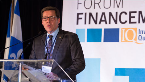 Photo de Maxime Filion, directeur des communications d'Investissement Québec s'adressant aux participants du Forum.