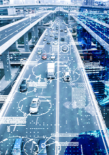 Illustration représentant une ville avec des routes et des ponts parcourues par des véhicules intelligents