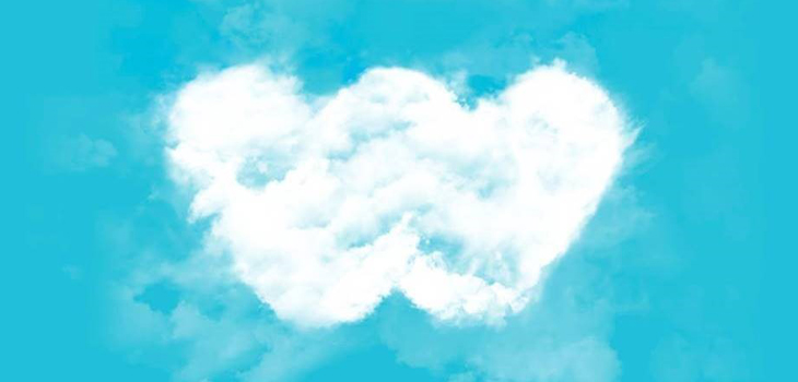 Image d’un nuage ayant la forme du logo de Webhelp dans un ciel turquoise
