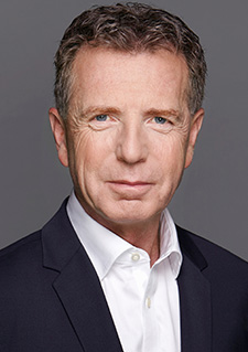 JEAN GATTUSO, Président et chef de l’exploitation, Industries Lassonde inc.