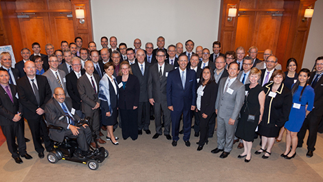 Photo de l’ensemble des dirigeants de filiales et des représentants du gouvernement, dont les ministres Daoust et Hamad pour une photo souvenir du Forum 2015.