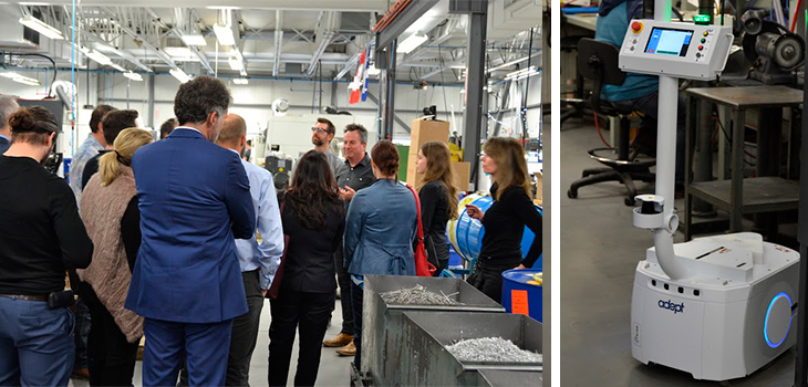 Groupe d'entrepreneurs visitant l'usine d'APN et photo d'un robot de l'usine