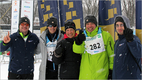 Photo des employés d'Investissement Québec qui participent au Pentathlon des neiges