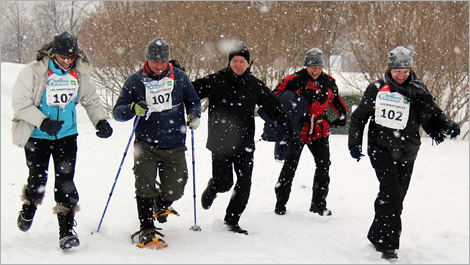 Photo des employés d'Investissement Québec qui participent au Pentathlon des neiges