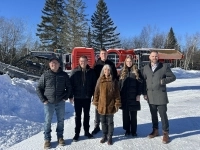Groupe de gens à l'extérieur, agrégat Dany Morissette