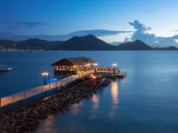 Image représentant un toit palmex à St-Lucia au couché du soleil