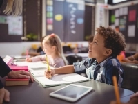 Élèves dans une salle de classe