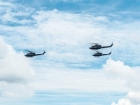 Des hélicoptères militaires en vol