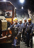 Photo d’ouvriers dans  une mine